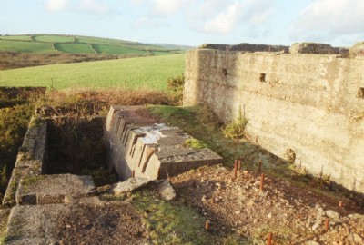 Helston & Wendron -Bassett & Grylls- 1920's work- mill stamps base at Old mens shaft Dec 99
