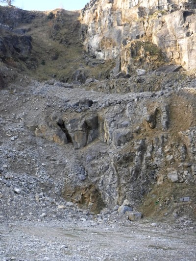 A possible ''old man'' working uncovered by quarrying?