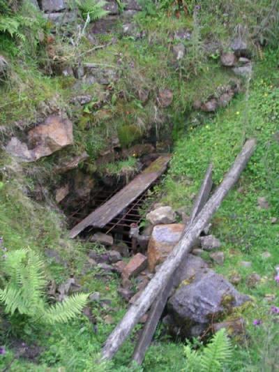 Collapse into the level