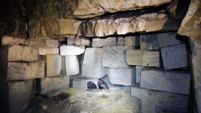 Blocks trapped by roof fall
