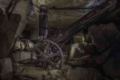 box mine crane 10