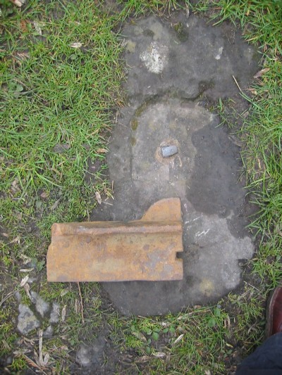 Plate rail fragment and sleeper block