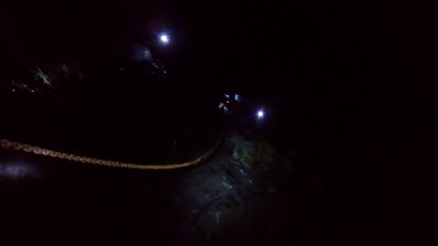 Chain between chamber walls