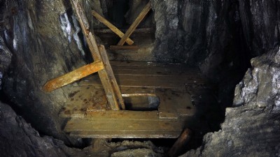Floor over ladders