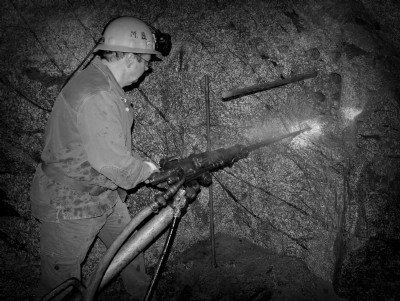 29.05.15 CSM Mine - Drilling shot holes