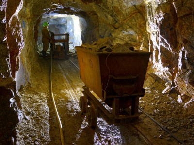 29.05.15 CSM Mine - Clearing out the level