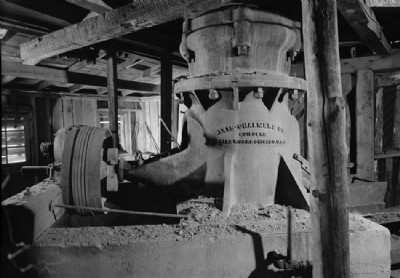 PULVERIZER IN HOIST HOUSE.