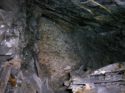 Wall holding backfill, floor D, Cwmorthin chamber 6E