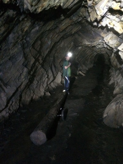 Dan dragging the pole in along the adit