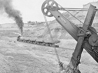 Loading cars with giant power shovel
