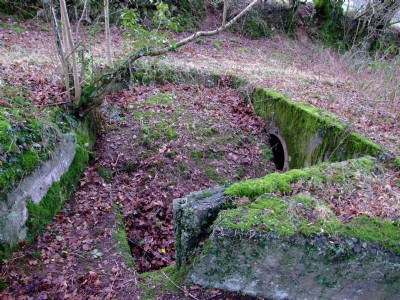 Devon United Mines 02.02.08- South - Water Turbine Dynamo. Header Box connecting to supply pipe