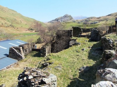15.04.10 Drws y Coed Copper Mine - miners houses
