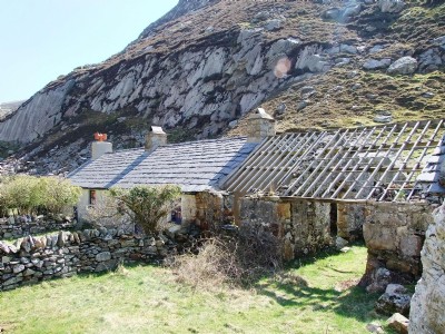 15.04.10 Drws y Coed Copper Mine - miners houses
