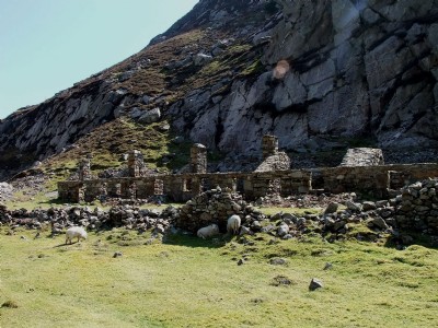 15.04.10 Drws y Coed Copper Mine - miners houses