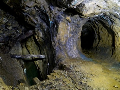 Junction and false floor