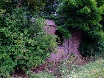 16.07.09 Easton On the Hill Quarry - Single road engine shed