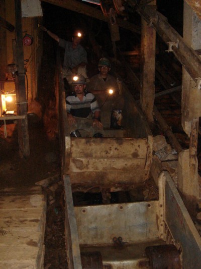 Man-riding skip in El Silencio Shaft.  A single steel rope and no emergency stop for 55 levels - NICE !
