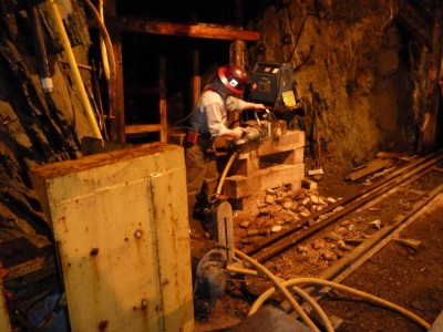 Cutting with air saw
