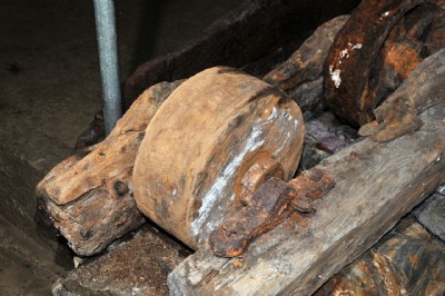 Wooden roller for pump rods