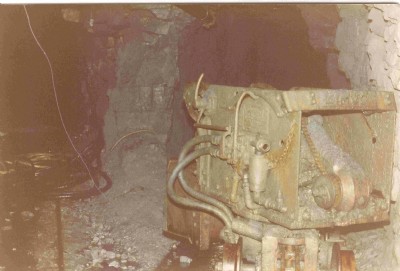 Compressed air loading shovel