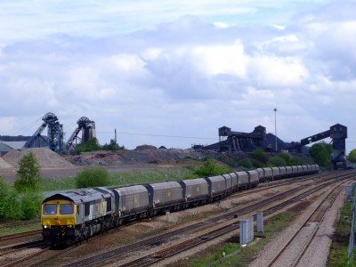 01.05.09 Hatfield Main- Jarvis 66302 departing the loader