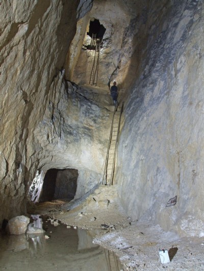 Ladders down stope
