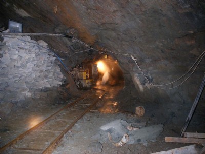 Tunnel & battery-electric loco