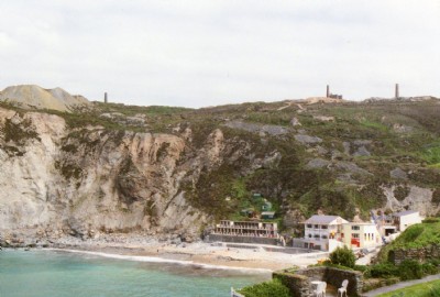 St Agnes to Newquay- Wheal Kitty- Saras Shaft Workings above Trevaunance Cove 25.05.99