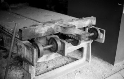 Rack driven saw table - 1975