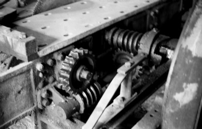 Saw table gearing - 1975