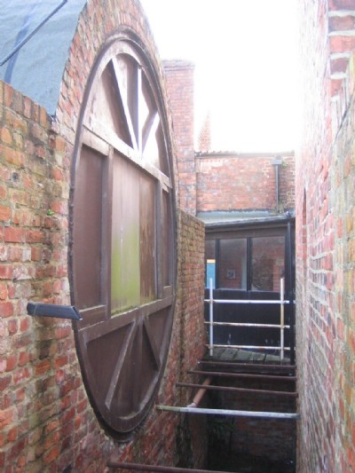 Waddle Fan Pit, Sirocco Fanhouse to rear