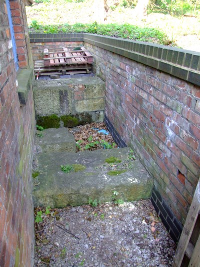 17.04.09 Lord & Lady Pit -Capstan Engine House, Mountings excavated recently