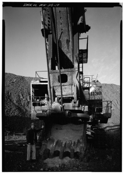 DIESEL POWERED SHOVEL