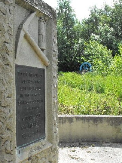 Minnie Pit Memorials