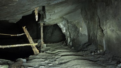Small side passage