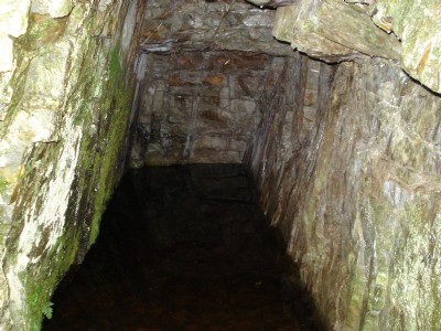 Short side level heading east off upper adit