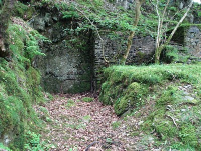 Rock cutting behind pumping and drawing wheelpit