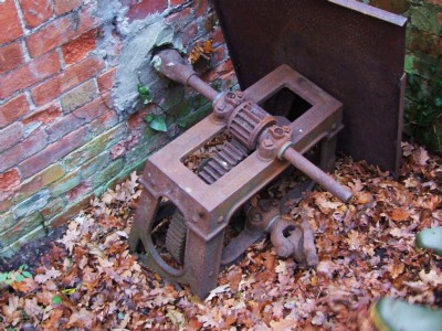09.01.09 Oldwood (Rangeworthy) Colliery, relic, rems of old horse gin drive