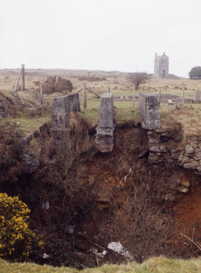Phoenix- Sth Phoenix Prospect Shaft, Compressor Base and Housemans behind 24.03.98
