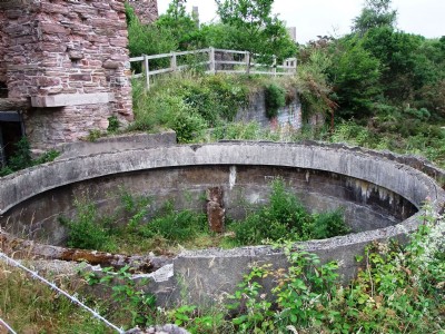 13.07.10 Prince Of Wales Mine, Stamps Engine House & later Prcessing tank/buddle?