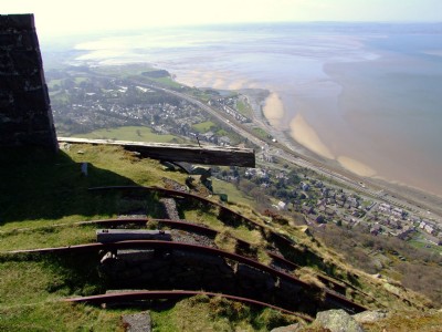 Penmaenmawr Granite Quarry 16.04.08 Drumhouse 'over the top'