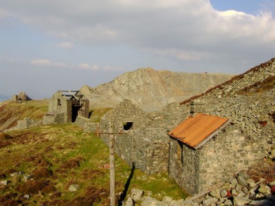 Penmaenmawr Granite Quarry 16.04.08 Upper smithy and drumhouse