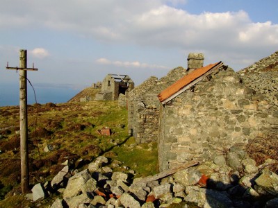 Penmaenmawr Granite Quarry 16.04.08 Upper smithy and drumhouse