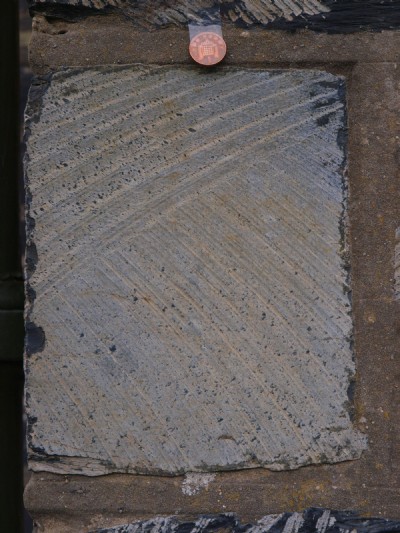 Hunter saw striation marks.