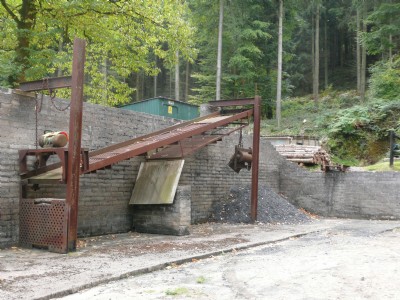 Yard, grading plant, adit to right