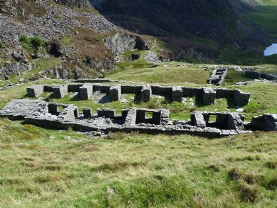 Barracks and waliau