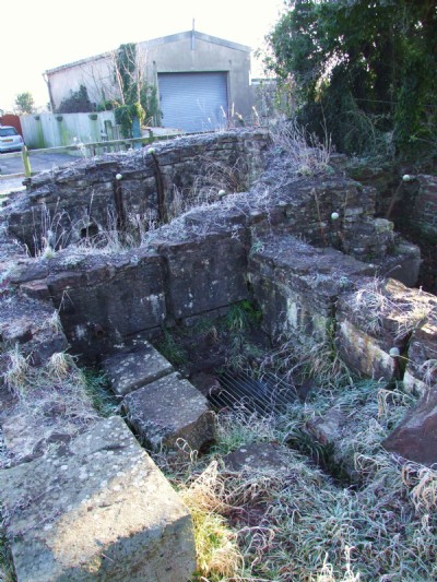 09.01.09 Ram Hill Pit, Shaft Top, Engine House Base behind
