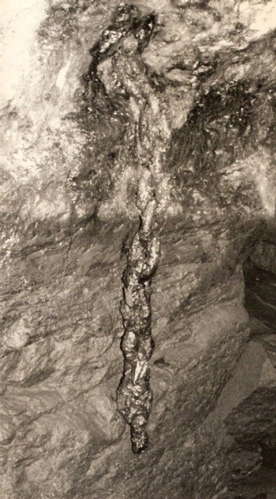 Fender suspension chain in the tunnel, 1965