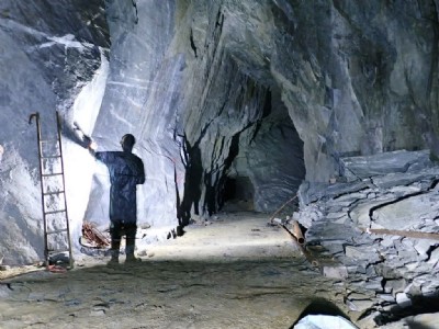 Slate chamber in Tilberthwaite level