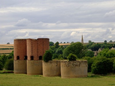 16.07.09 Wakerley Quarries, 4 Calciners of which only 2 were finished, never used.